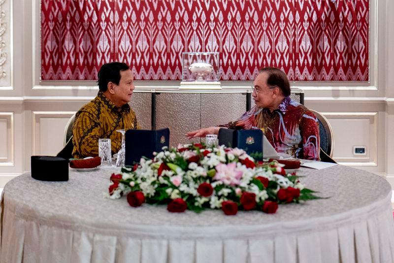 Anwar, Prabowo discuss regional issues during Aidilfitri visit Anwar, Prabowo discuss regional issues during Aidilfitri visit