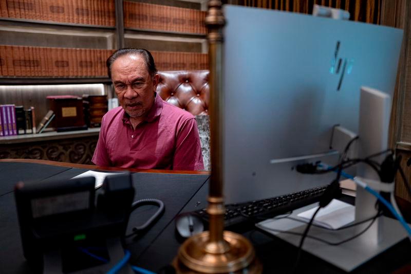 Anwar, Vietnam PM discuss US tariff issue