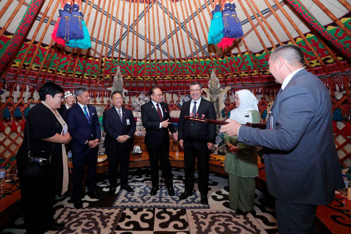 Anwar, Zhaparov attend traditional Kyrgyz yurt ceremony Anwar, Zhaparov attend traditional Kyrgyz yurt ceremony