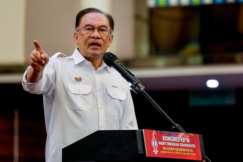 Anwar arrives in Kota Kinabalu for working visit