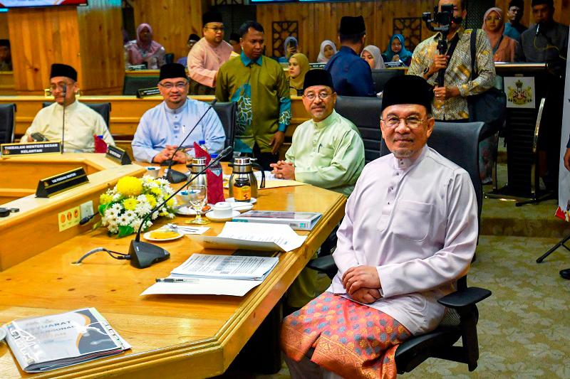 Anwar attending Kelantan state development special meeting Anwar attending Kelantan state development special meeting