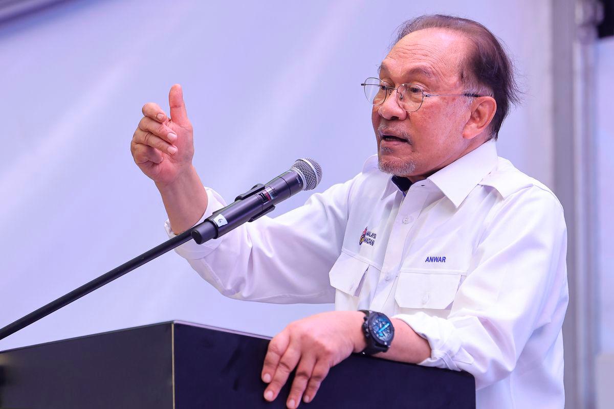 Anwar demands transparent defence procurement to prevent graft