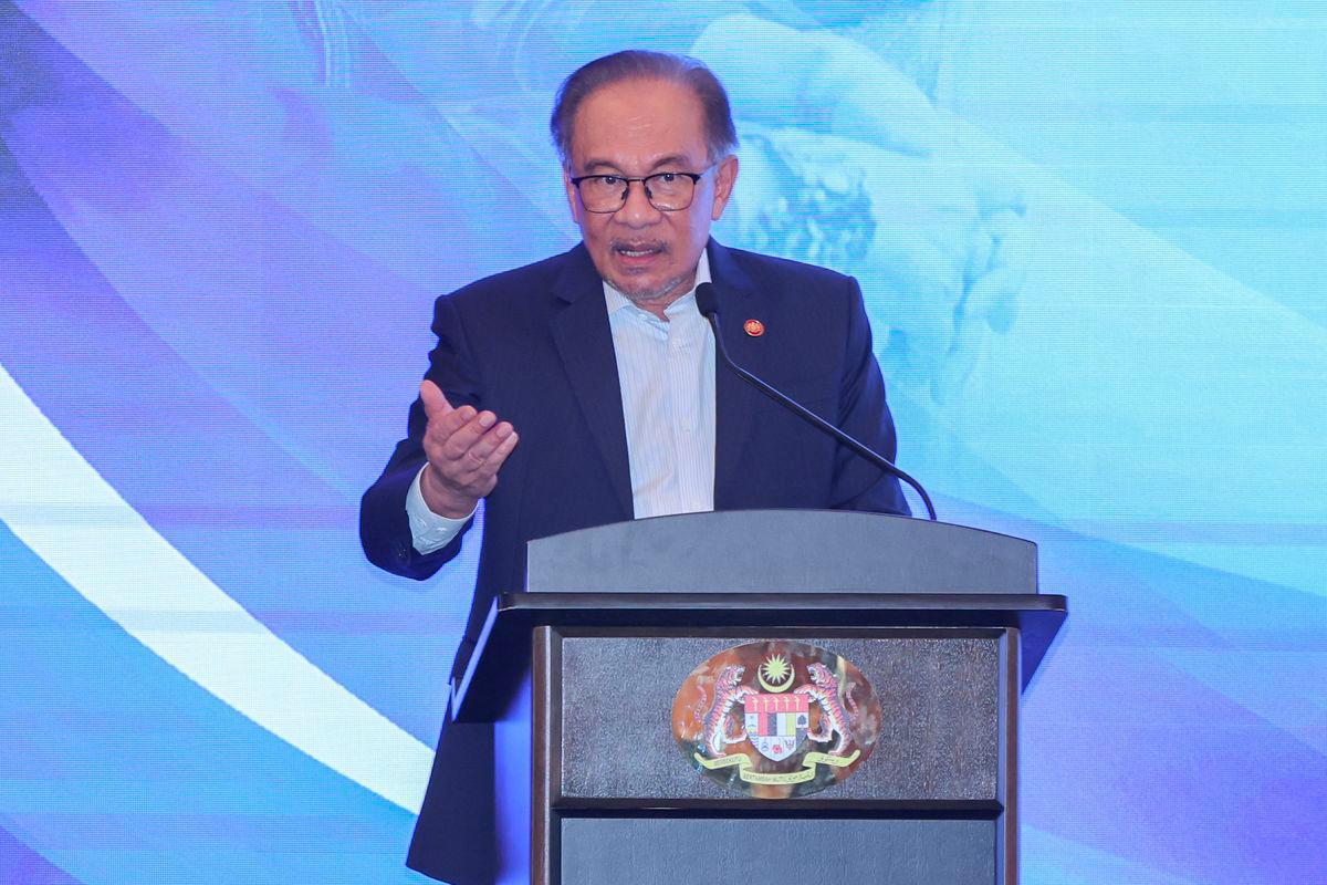 Anwar hopes Pakistan and India find peaceful solution