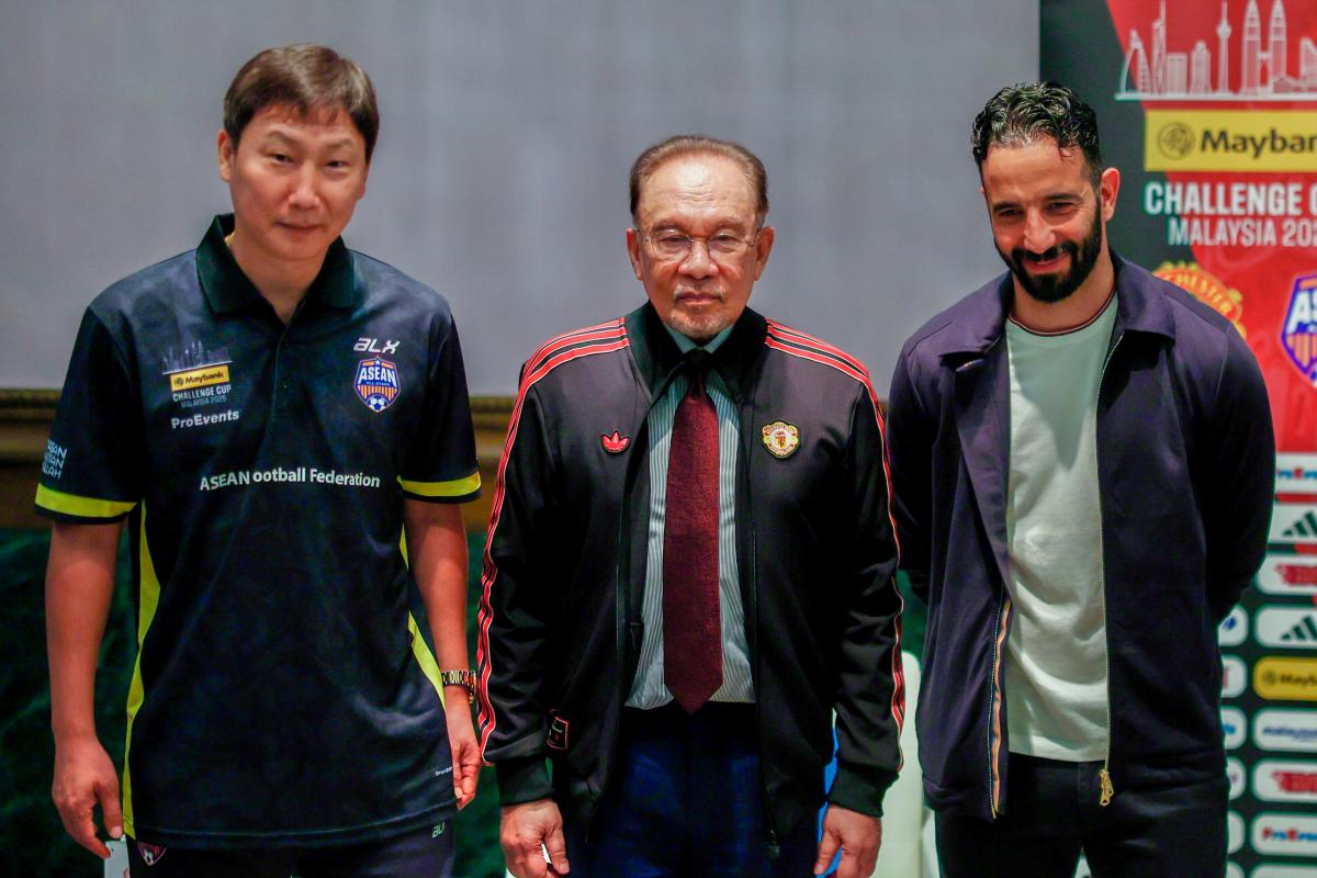 Anwar meets Manchester United, ASEAN All-Stars representatives Anwar meets Manchester United, ASEAN All-Stars representatives