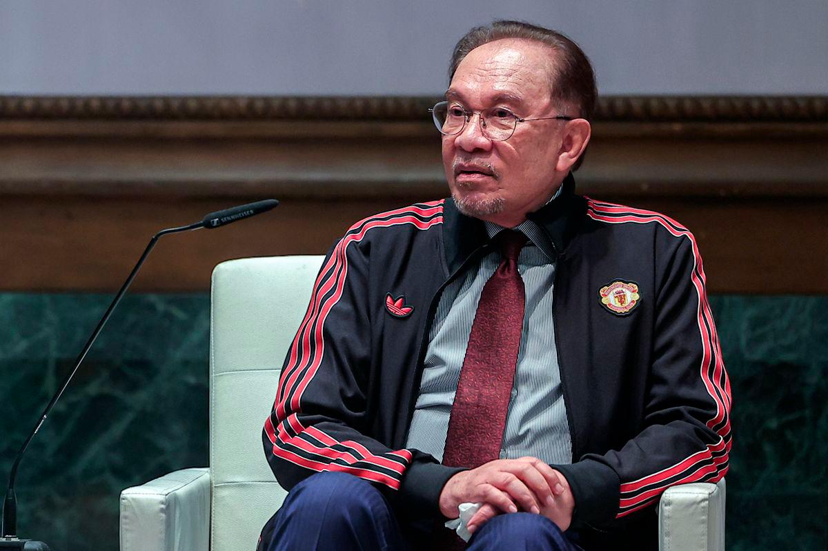 Anwar sends well wishes to Manchester United, ASEAN All-Stars Anwar sends well wishes to Manchester United, ASEAN All-Stars