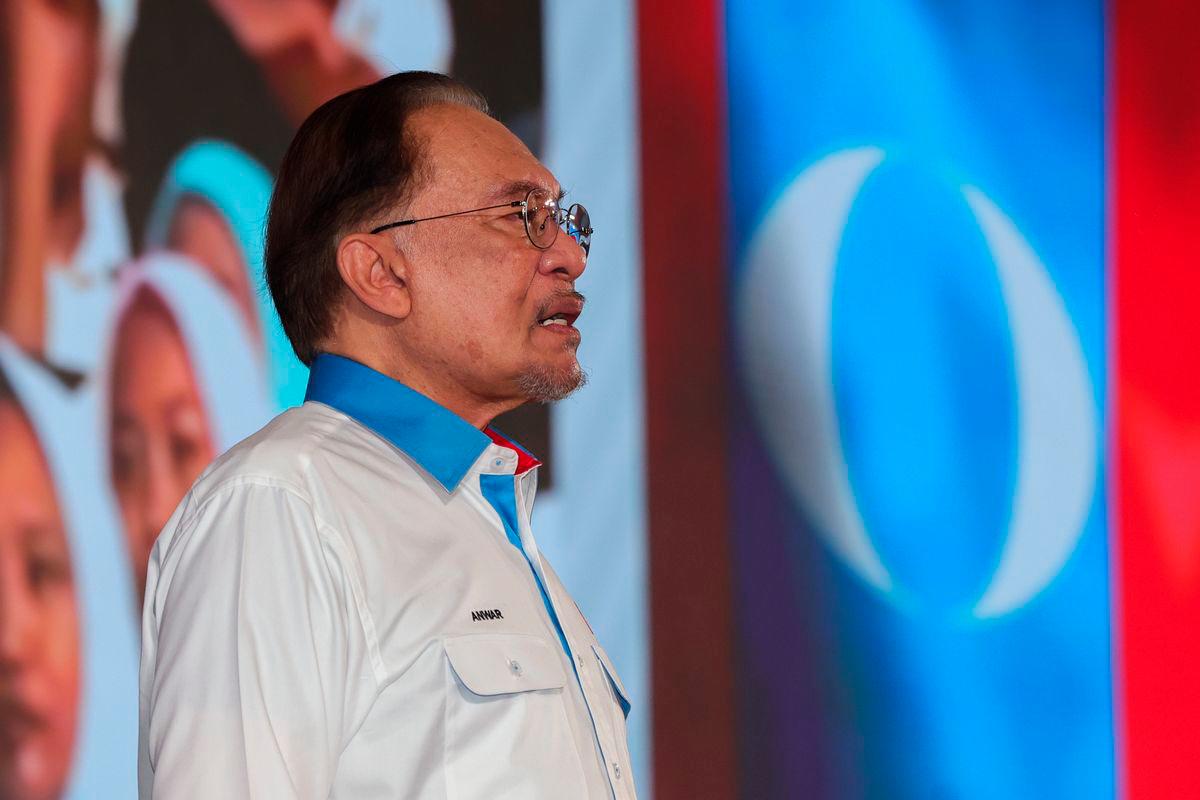 Anwar urges PKR leaders, members to strengthen organisation, gear up for GE16 Anwar urges PKR leaders, members to strengthen organisation, gear up for GE16