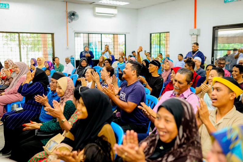Anwar vows to intensify hardocre poverty eradication efforts