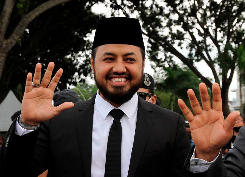 Anwar’s former political secretary withdraws injunction application against Isham Jalil Anwar’s former political secretary withdraws injunction application against Isham Jalil
