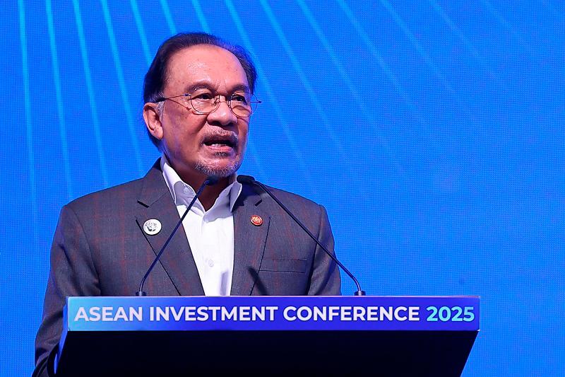 Asean must hold its nerve as global order frays, Anwar says