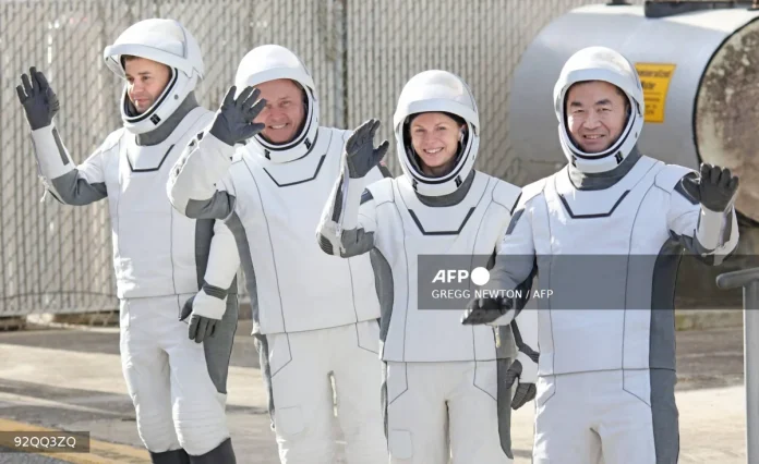 Astronauts_leave_ISS_in_first-ever_medical_evacuation