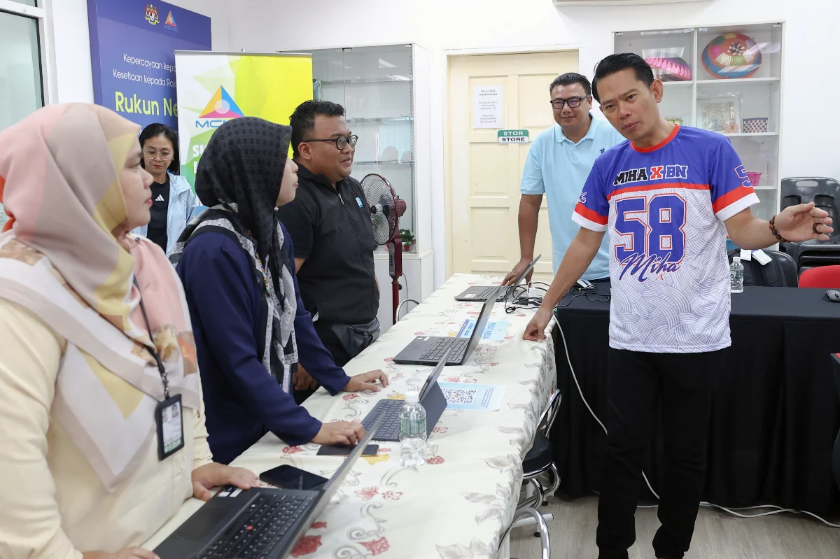BN_candidate_launches_seven-pledge_manifesto_for_Lamag_by-election