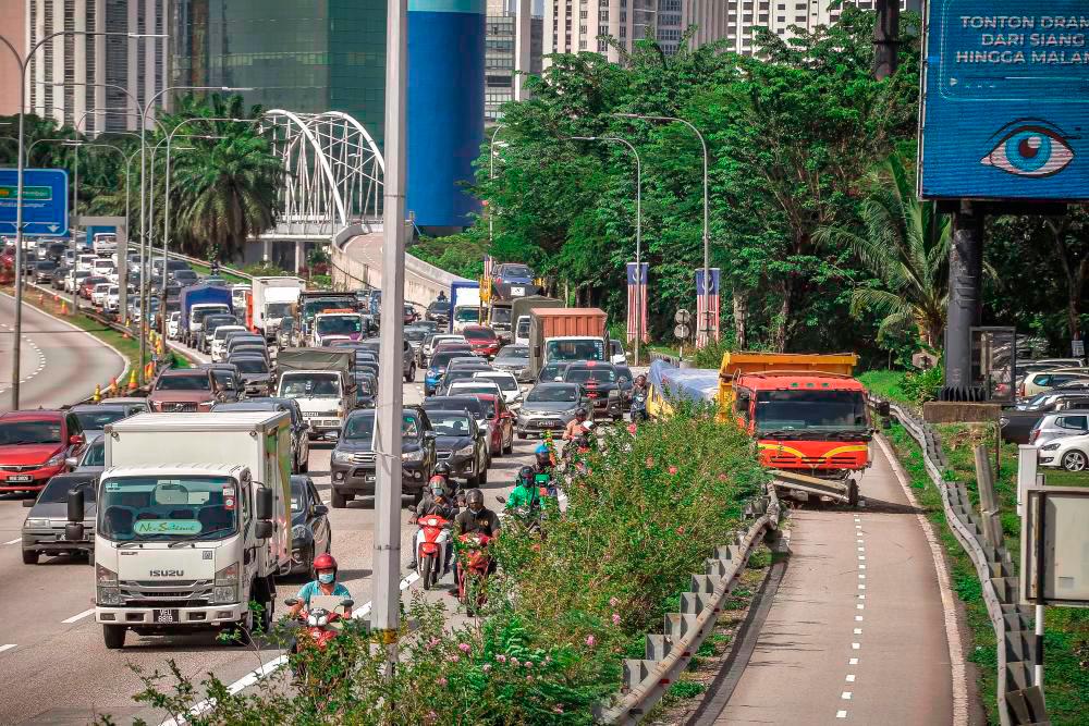 Ban on heavy vehicles at Klang Valley highways during morning, evening peak hours Ban on heavy vehicles at Klang Valley highways during morning, evening peak hours