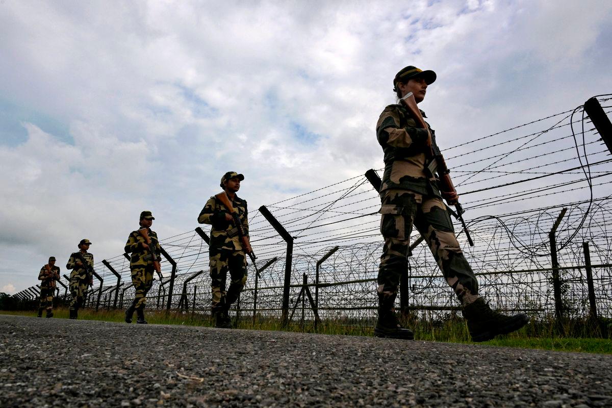 Bangladesh says India pushes back 1,200 people Bangladesh says India pushes back 1,200 people