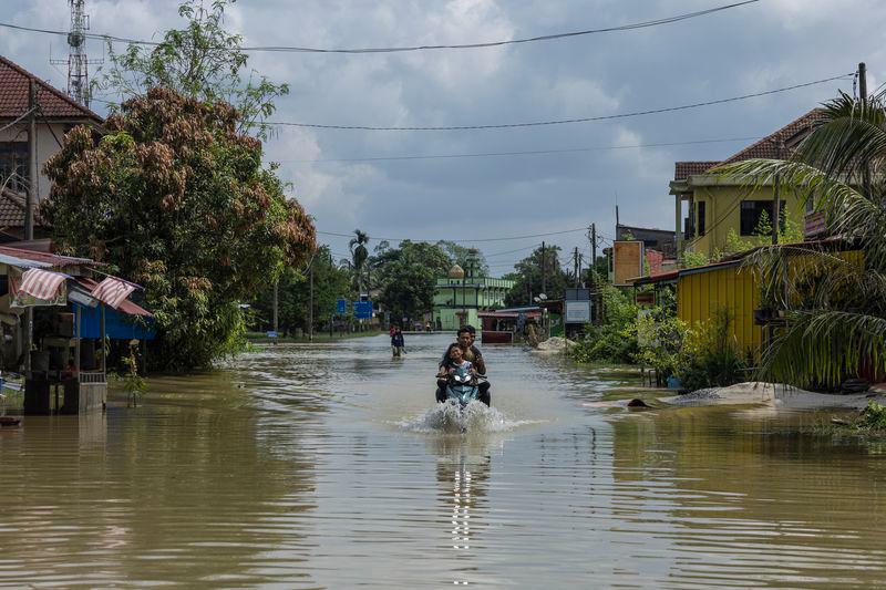 Banjir: Jumlah mangsa di Johor menurun, satu PPS dibuka di Sarawak