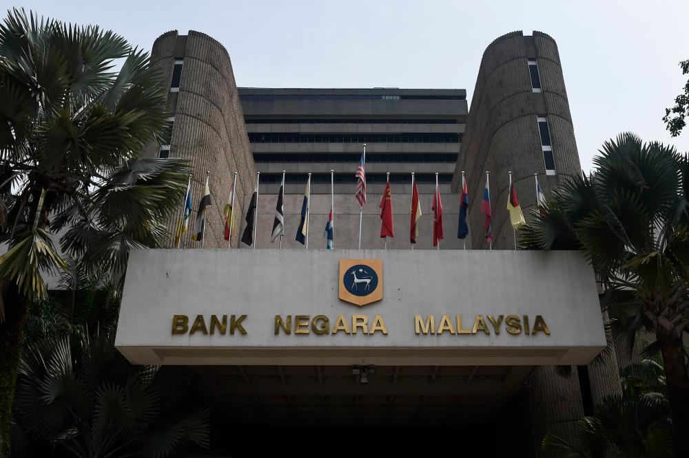 Bank Negara urged to tighten credit card rules for graduates