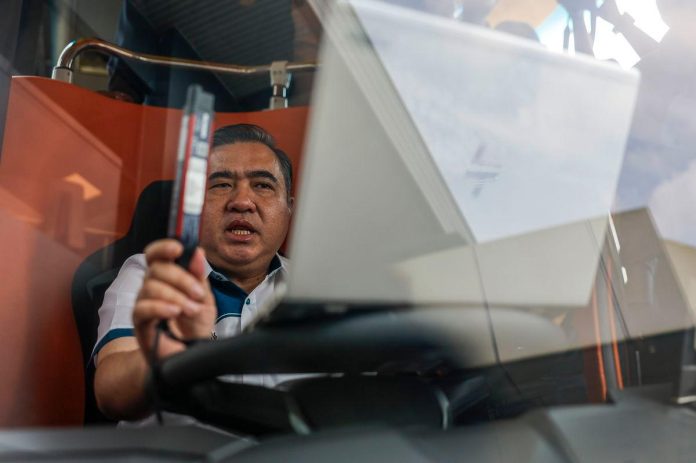 Bas, kenderaan berat wajib guna SLD bermula 1 Okt - Loke