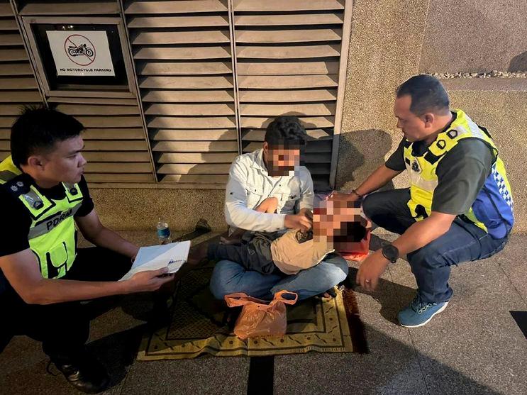 Begging syndicate earning up to RM3,000 day busted for exploiting children Begging syndicate earning up to RM3,000 day busted for exploiting children