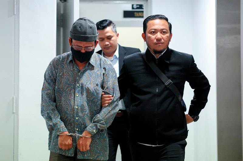Bekas pengerusi masjid didakwa kemuka nama asnaf yang tidak layak terima zakat Bekas pengerusi masjid didakwa kemuka nama asnaf yang tidak layak terima zakat