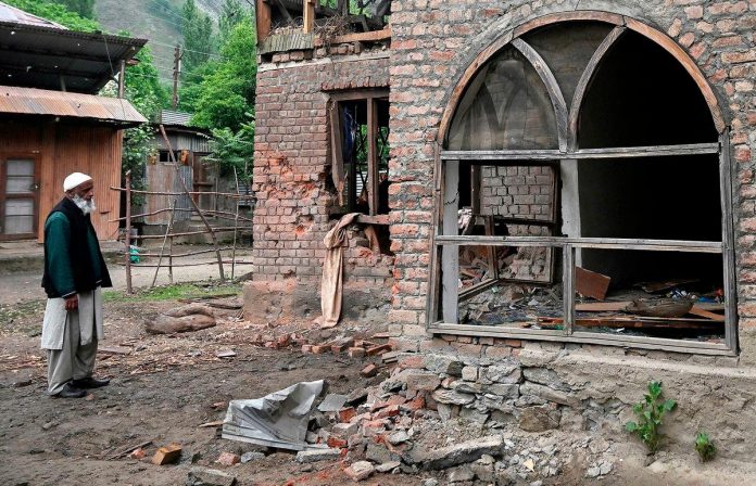 Blasts rock Indian Kashmir, Amritsar as Pakistan conflict escalates