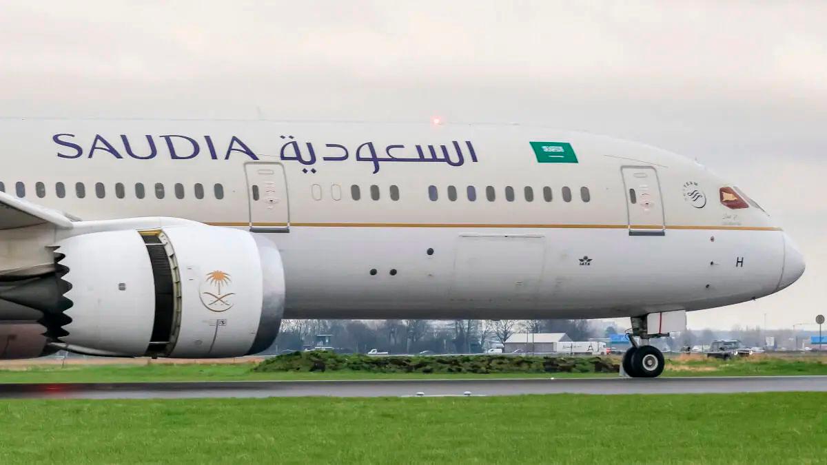 Bomb threat diverts plane of hajj pilgrims in Indonesia Bomb threat diverts plane of hajj pilgrims in Indonesia