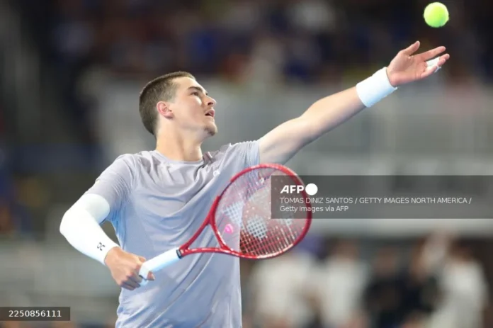 Brazilian_teen_Fonseca_withdraws_from_Adelaide_with_back_injury Brazilian teen Fonseca withdraws from Adelaide with back injury