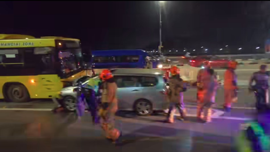 Bus-car collision at Woodlands checkpoint injures four Bus-car collision at Woodlands checkpoint injures four