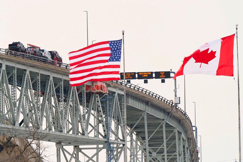 Canadian sports fans boo US anthem amid Trump tariff fury Canadian sports fans boo US anthem amid Trump tariff fury