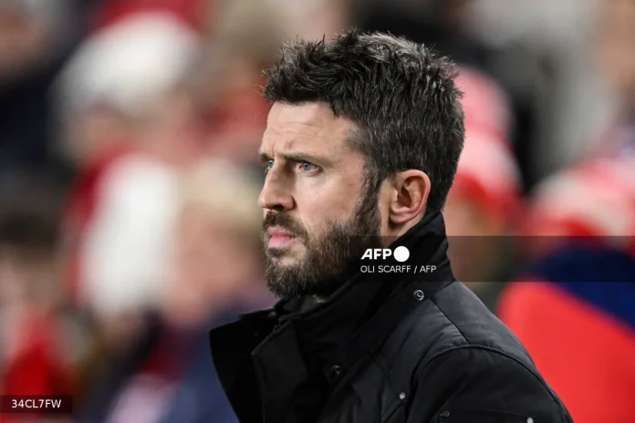 Carrick faces Man City in United debut as managers fight for jobs