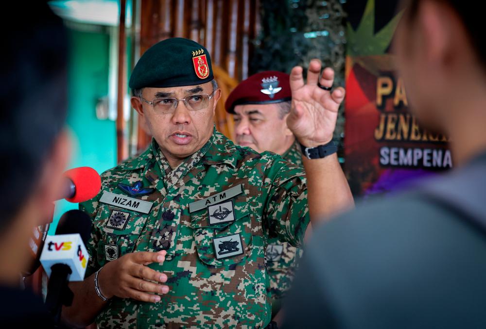 Chief of Defence Force visits MALBATT 850-12 in Lebanon to review readiness Chief of Defence Force visits MALBATT 850-12 in Lebanon to review readiness