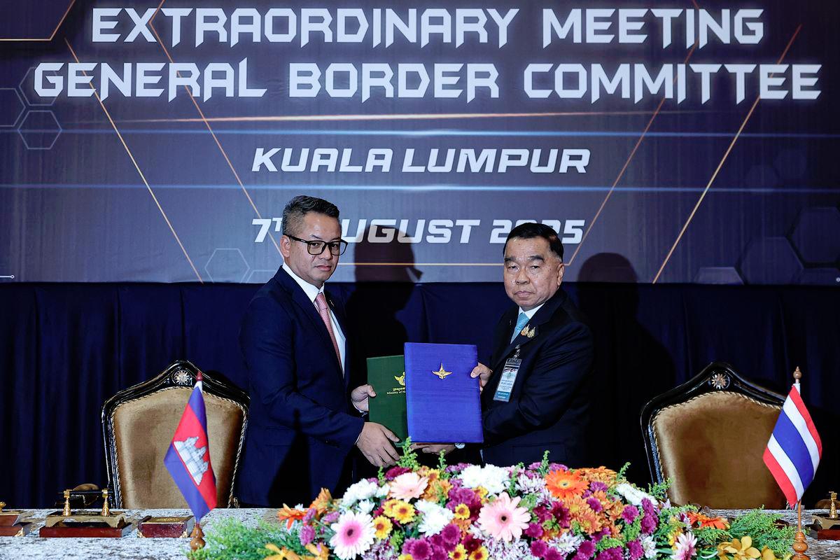 China supports Cambodia-Thailand border peace via ASEAN Way China supports Cambodia-Thailand border peace via ASEAN Way