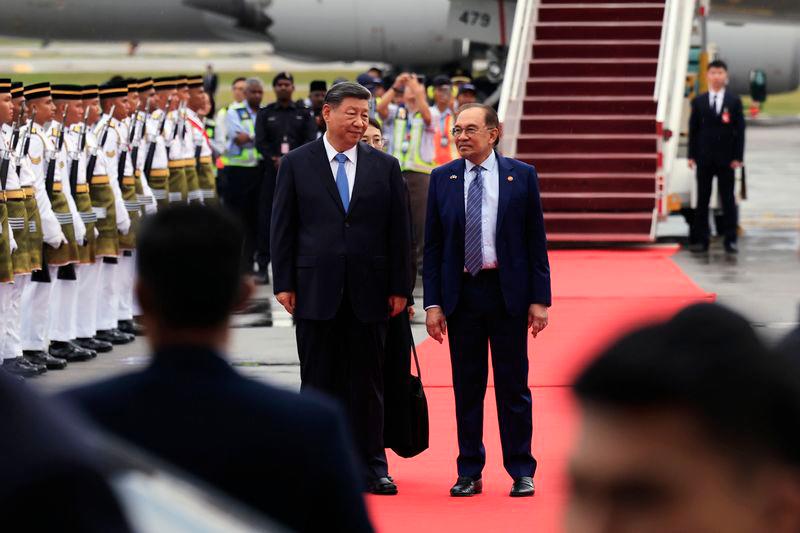 Chinese President Xi Jinping arrives in Malaysia for state visit Chinese President Xi Jinping arrives in Malaysia for state visit