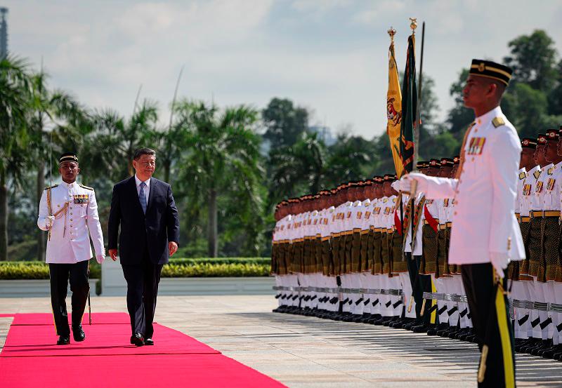 Chinese President Xi accorded state welcoming ceremony at Istana Negara