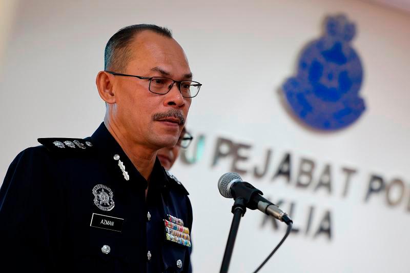 Chinese nationals removed from plane in KLIA for causing commotion Chinese nationals removed from plane in KLIA for causing commotion