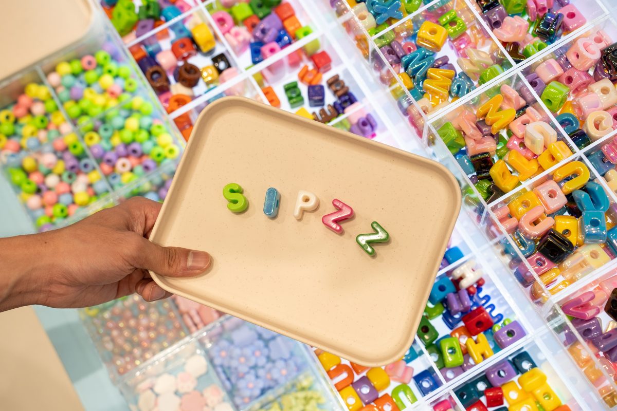 Trendy hydration with sipzz