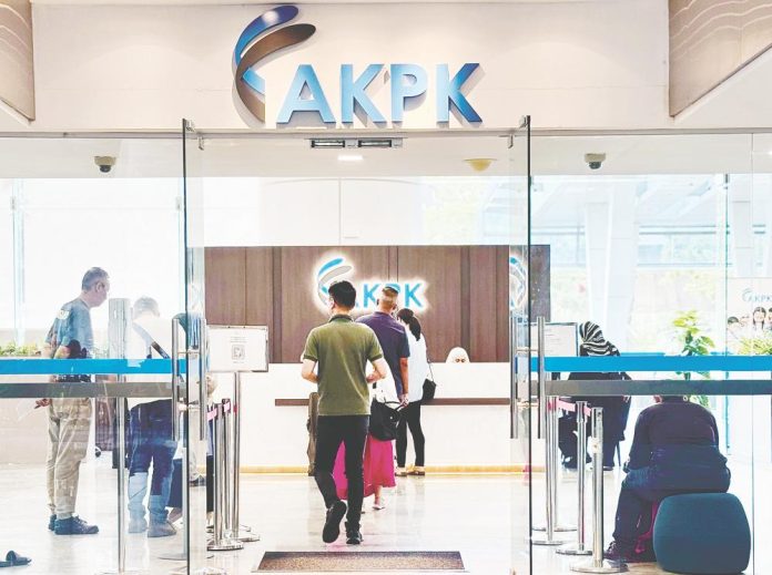 Civil servants urged to improve financial literacy