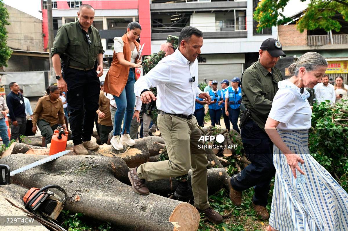 Colombia defence minister vows to defeat armed groups after attacks kill 19 Colombia defence minister vows to defeat armed groups after attacks kill 19