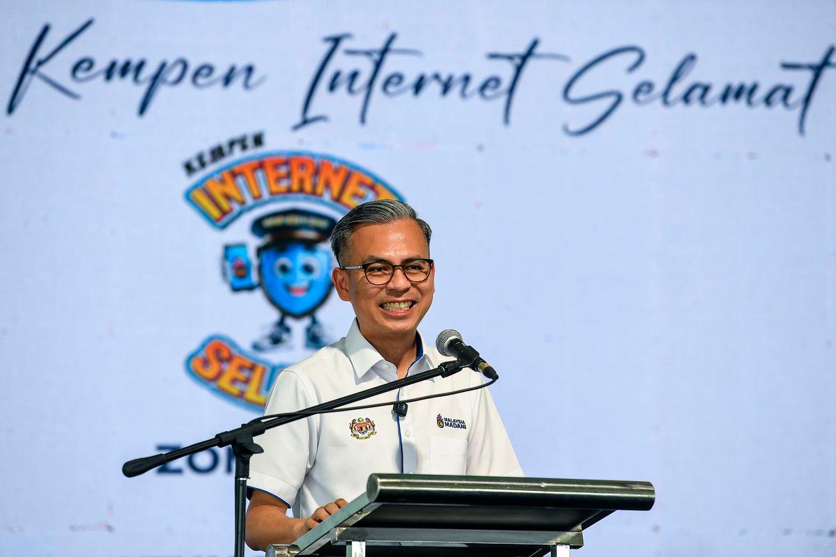 Communications Ministry brings safe internet campaign tour to Northern Zone Communications Ministry brings safe internet campaign tour to Northern Zone