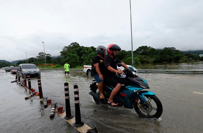Continuous rain warning issued for seven Sarawak divisions until tomorrow Continuous rain warning issued for seven Sarawak divisions until tomorrow