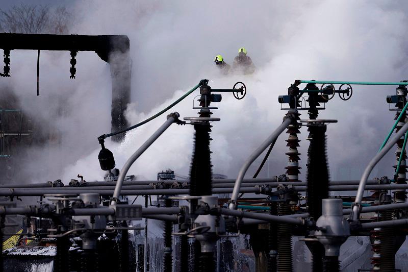 Counter-terror police probe fire that shut London Heathrow