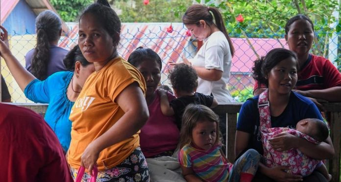 Cuaca panas: Orang Asli di Gua Musang terima bantuan beras