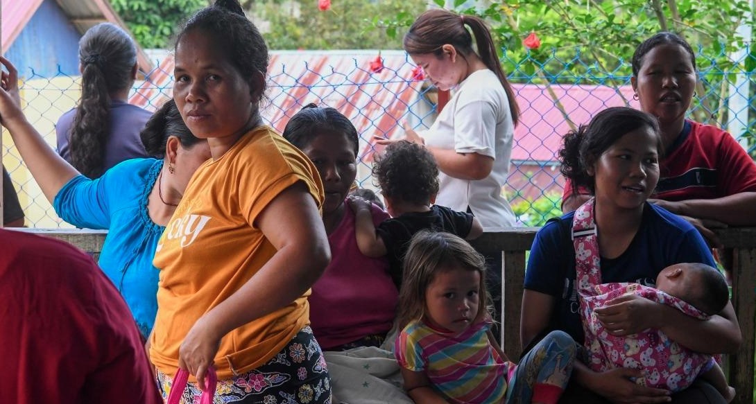 Cuaca panas: Orang Asli di Gua Musang terima bantuan beras