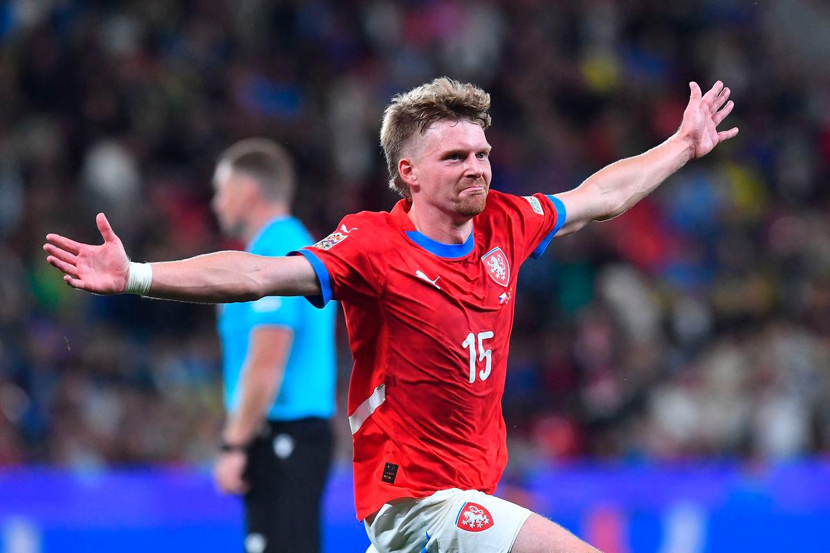 Czech midfielder Pavel Sulc joins Lyon in €10m deal