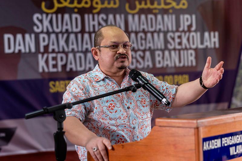 Dakwaan lebih 100,000 mangsa banjir belum terima bantuan perlu disiasat - Shamsul Iskandar Dakwaan lebih 100,000 mangsa banjir belum terima bantuan perlu disiasat - Shamsul Iskandar
