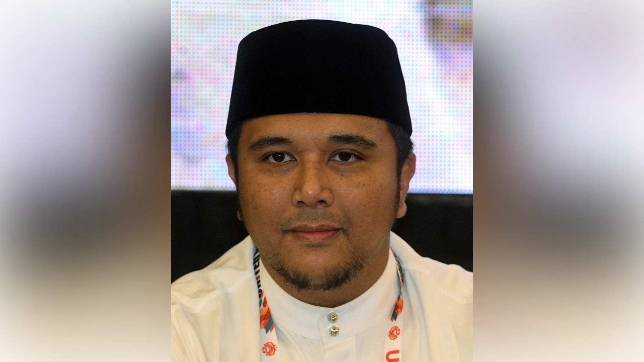Umno defends rakyat’s rights, not drag people to streets - FT delegate Umno defends rakyat’s rights, not drag people to streets - FT delegate