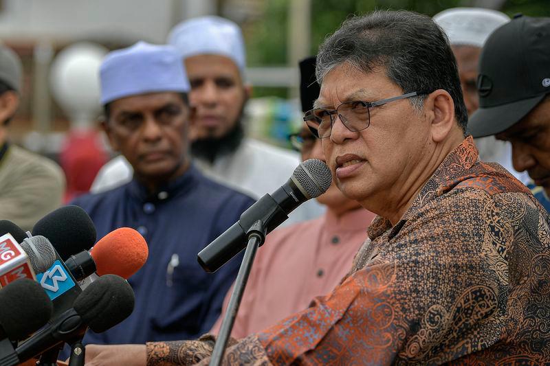 Dewan Rakyat speaker urges all to refrain from making racist comments Dewan Rakyat speaker urges all to refrain from making racist comments