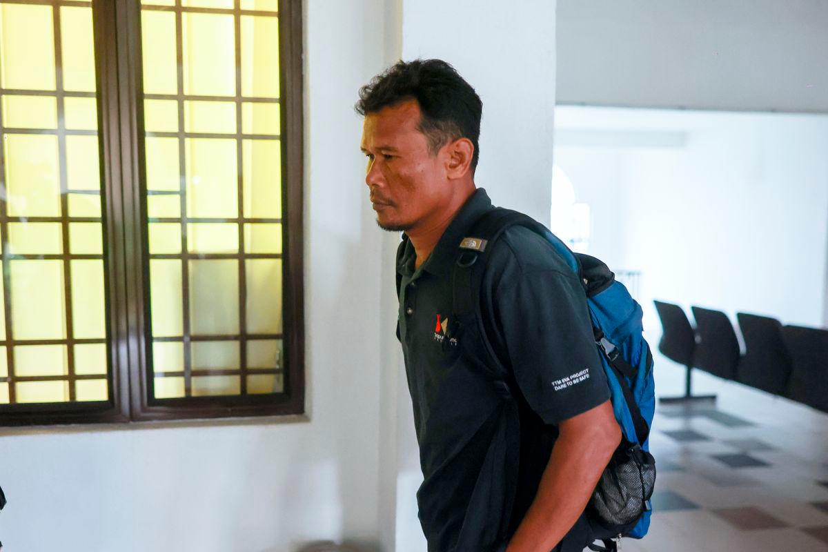 Diver pleads not guilty to 11 charges over obscene posts on Nurul Izzah Diver pleads not guilty to 11 charges over obscene posts on Nurul Izzah