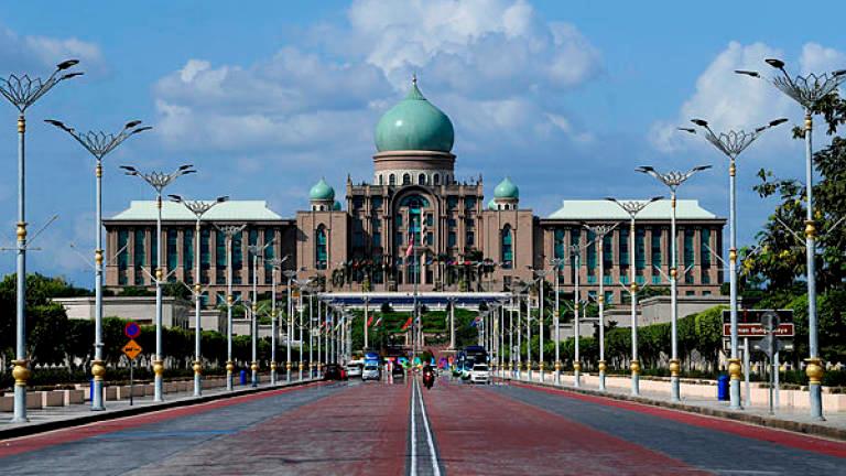Doctors gather near PMO to protest display of medicine price rule