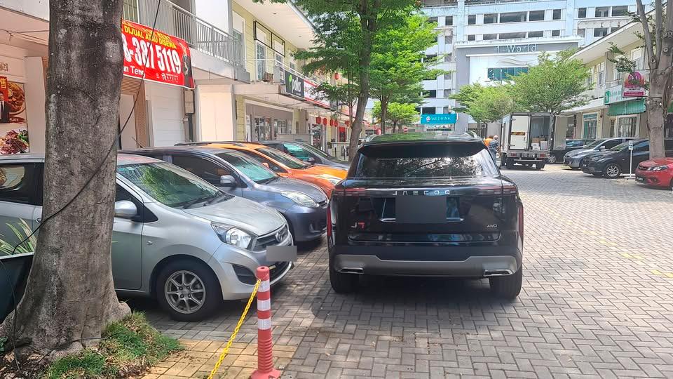 “Doesn’t even apologise” - Jaecoo driver double-parks in Penang, makes M’sian wait for more than an hour “Doesn’t even apologise” - Jaecoo driver double-parks in Penang, makes M’sian wait for more than an hour