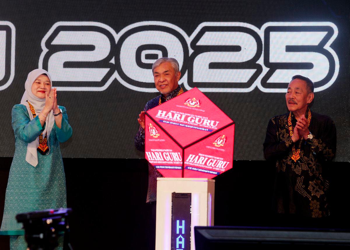 Don’t make teachers, students ‘test subjects’ with frequent changes - Ahmad Zahid Don’t make teachers, students ‘test subjects’ with frequent changes - Ahmad Zahid