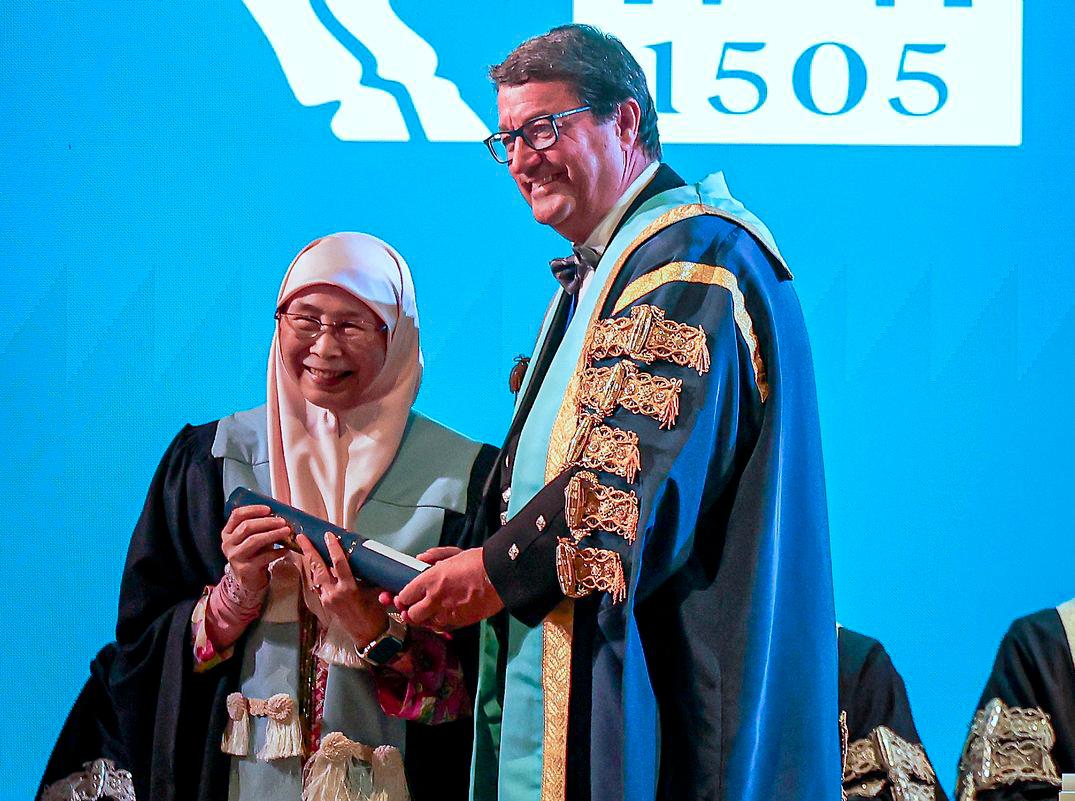 Dr Wan Azizah receives honorary surgery fellowship from RCSEd Dr Wan Azizah receives honorary surgery fellowship from RCSEd